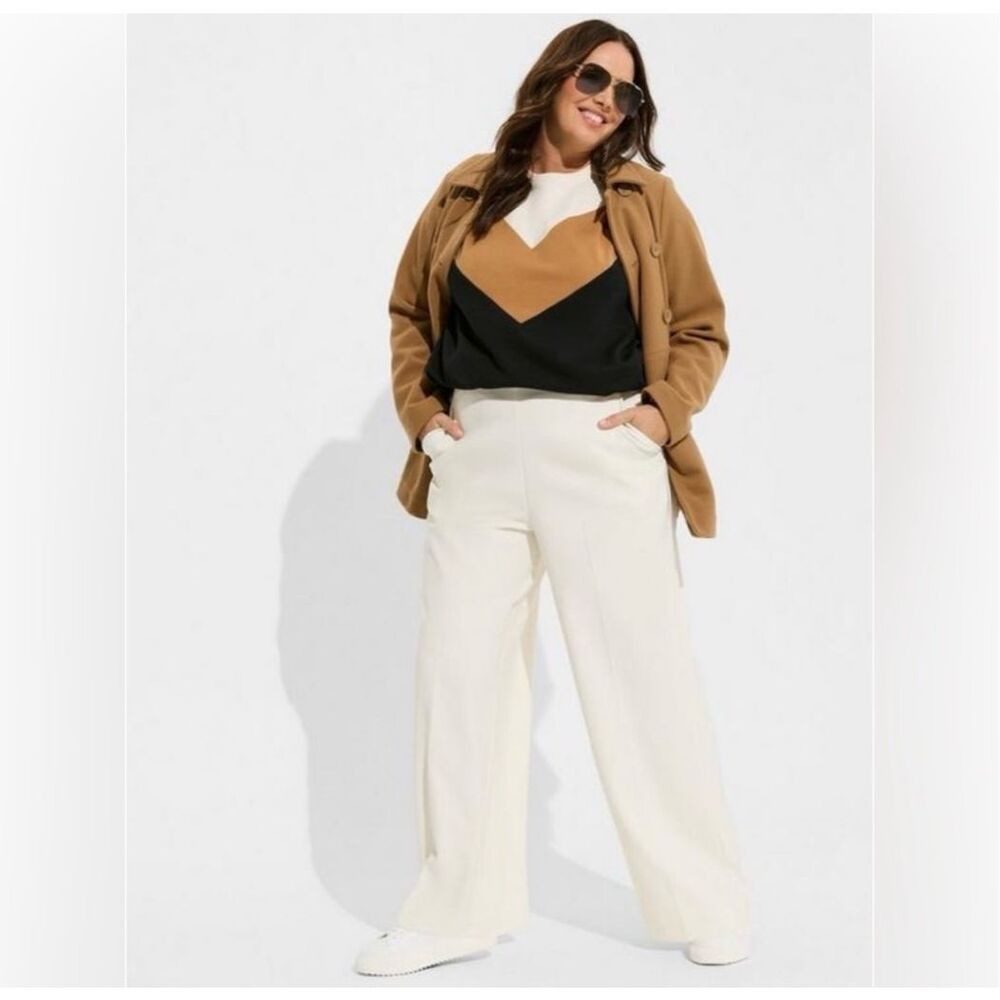 Torrid Studio Pull-On Wide Leg Refined Crepe High-Rise Pant Trouser Cream Size 2